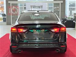 نيسان ألتيما